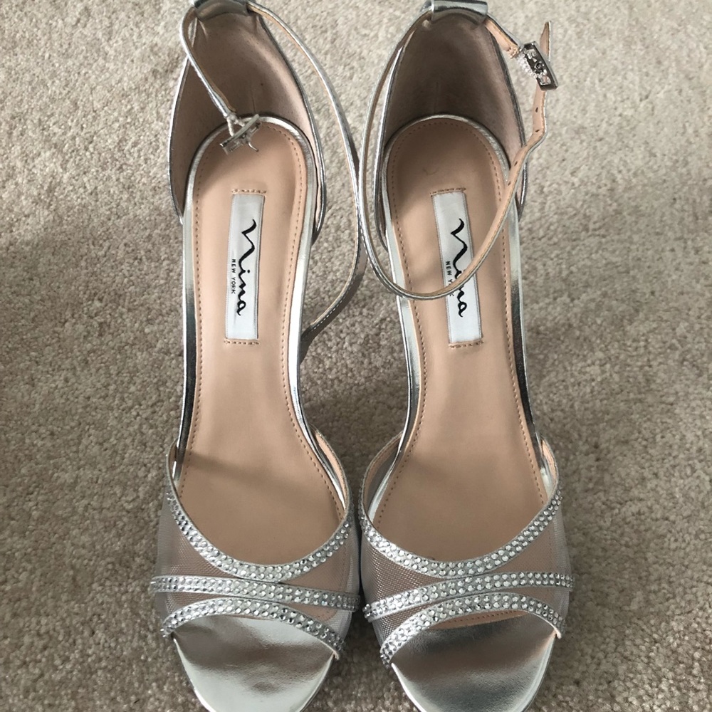 Nina size 9 silver strapping heels
